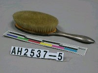 藏品(銀柄毛刷)的圖片